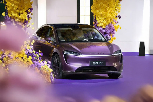 Chery Luxeed R7 Front Medium View