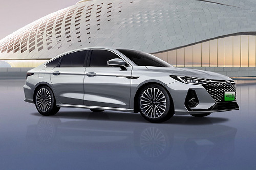 Chery Arrizo 8 Front Cross Side View