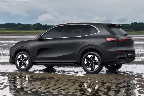 Rear Cross View of Geely  EX5