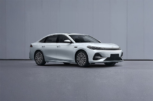 Geely Galaxy A7 EM-i PHEV Front Medium View