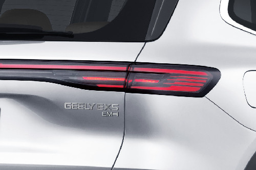 EX5 EM-i Tail light