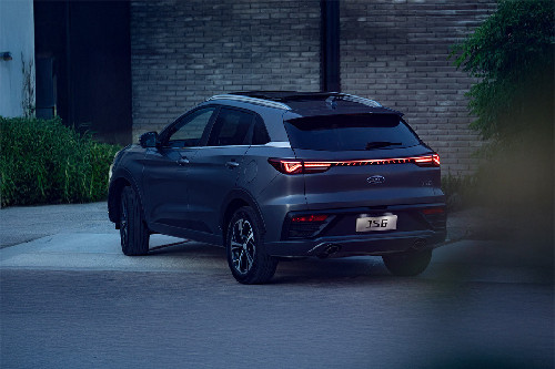 Rear Cross Side View of JAC JS6