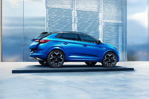 Grandland Rear Medium Side View