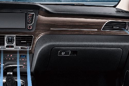 Hongqi H7 Glove Box