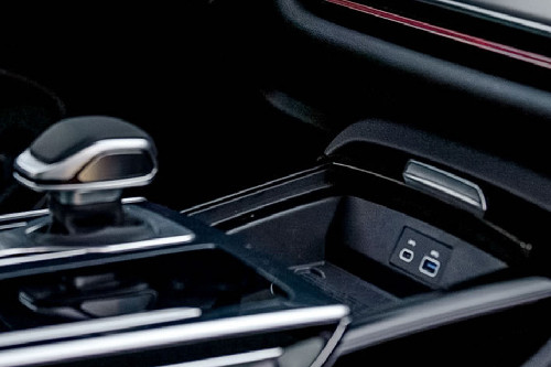 Power Accessories Outlet View of Hongqi H9