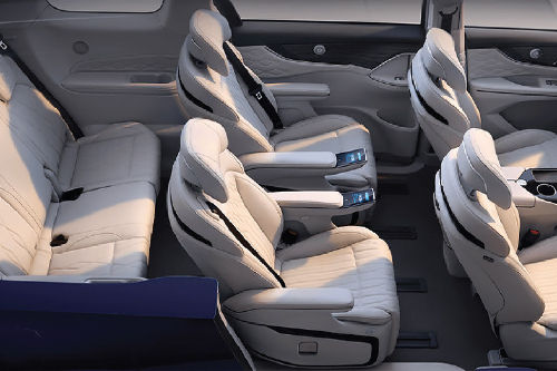 Forthing V9 Front And Rear Seats Together
