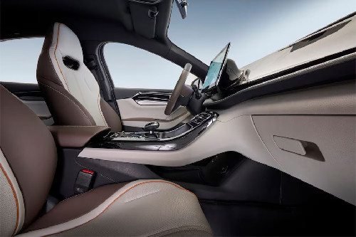 Qin Plus Front Seats