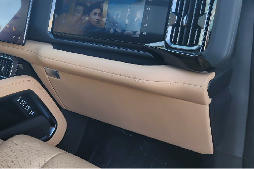 BYD Leopard 8 Glove Box