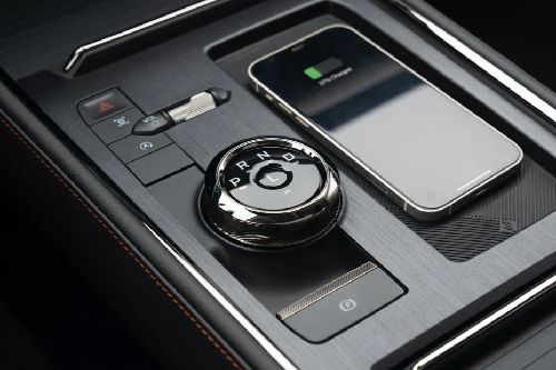 Center Controls of Ford Taurus