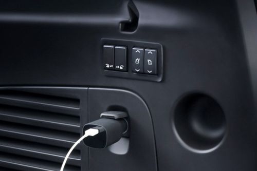 Power Accessories Outlet View of GMC Yukon (2023-2024)