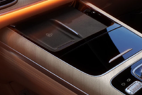 {Brand } { Model } Wireless Charger