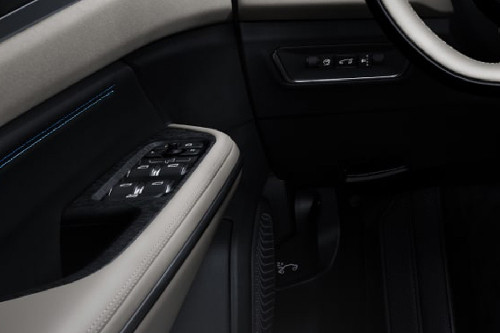 LYNK&CO 01 Drivers Side In Side Door Controls