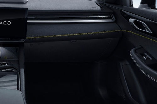 LYNK&CO 03 Glove Box
