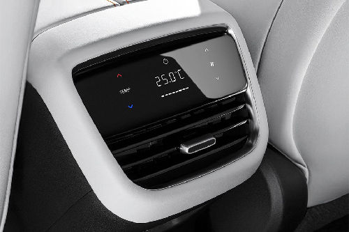 L07 Rear AC Controls