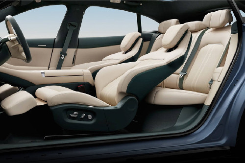 Xiaomi YU7 Front And Rear Seats Together