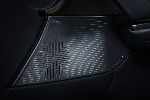 Speakers View of Yangwang U8