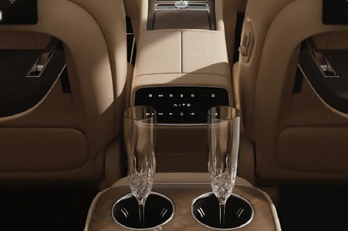 9 Rear AC Controls