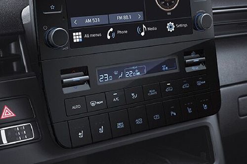 Front AC Controls of Hyundai Staria