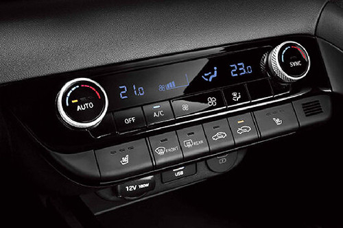 Front AC Controls of Hyundai Elantra