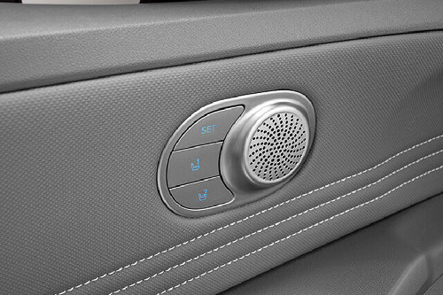 Speakers View of Hyundai Elantra