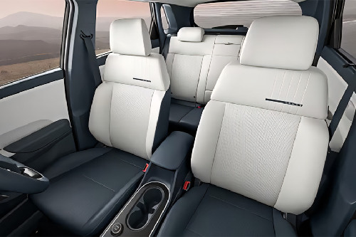 Venue 2026 Front Seats