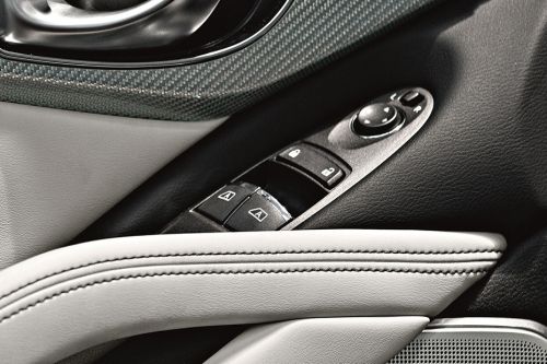 Infiniti Q60 (2022-2023) Drivers Side In Side Door Controls