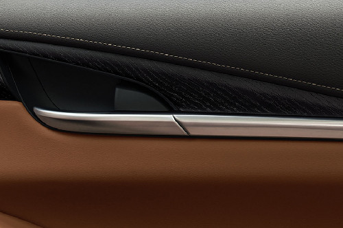 door handle interior of Infiniti QX60 (2024-2025)