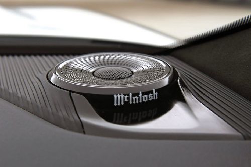 Speakers View of Jeep Grand Cherokee