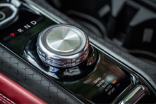 Center Controls of Jeep WAGONEER S