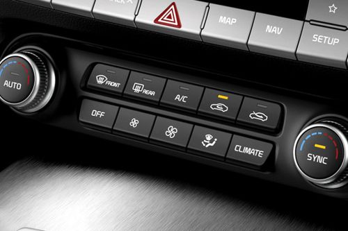 Front AC Controls of KIA Stinger