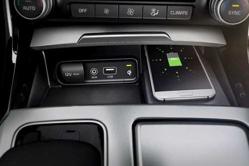 Power Accessories Outlet View of KIA Stinger