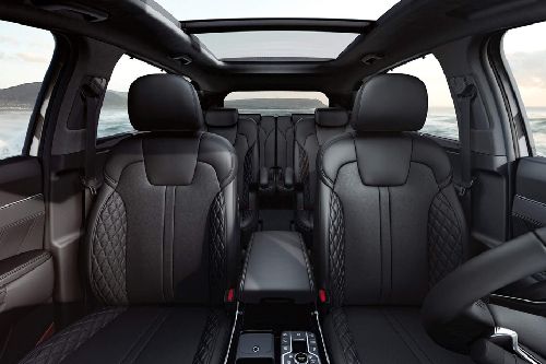 KIA Sorento Front And Rear Seats Together