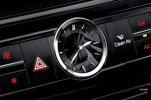 clock in KIA Quoris