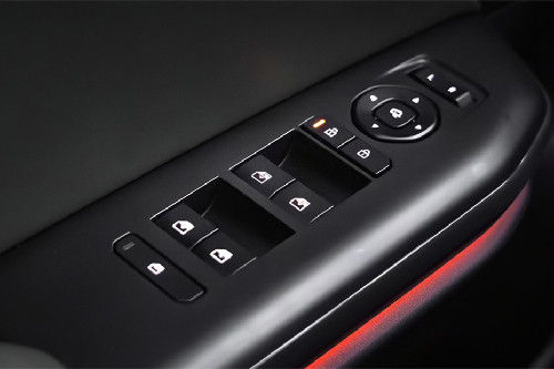 KIA K4 Drivers Side In Side Door Controls