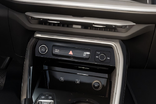 Front AC Controls of Audi Q5