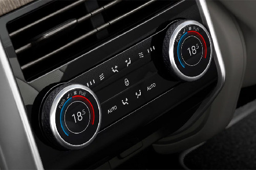 Front AC Controls of Land Rover Range Rover