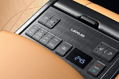 Center Controls of Lexus ES