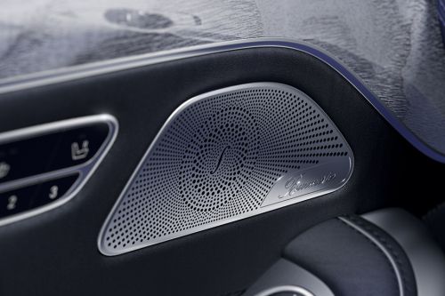 Speakers View of Mercedes-Benz S-Class-Cabriolet