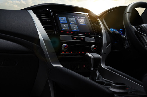 Montero Sport Center Console