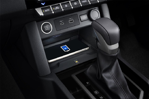 Power Accessories Outlet View of Mitsubishi L200