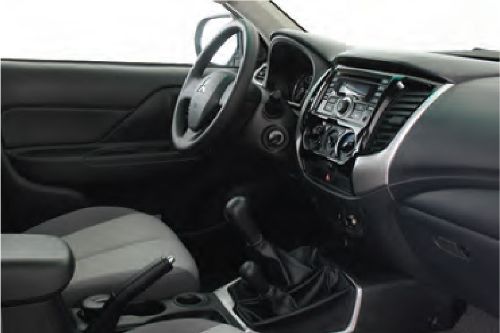 Mitsubishi L200 (2022-2024) Passengers View