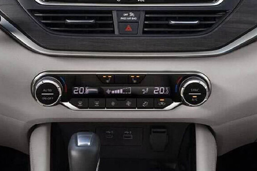 Front AC Controls of Nissan Altima