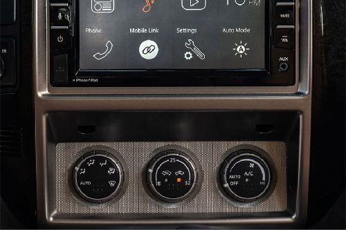 Front AC Controls of Nissan Patrol Safari
