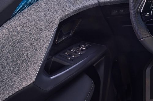 Peugeot 3008 Drivers Side In Side Door Controls