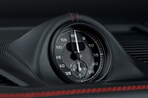 clock in Porsche Macan