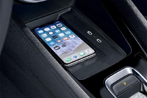 Power Accessories Outlet View of Skoda Octavia (2022-2024)