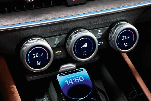 Front AC Controls of Skoda Superb