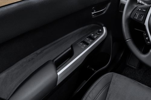 Suzuki Vitara (2022) Drivers Side In Side Door Controls