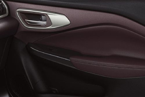 door handle interior of Suzuki Fronx