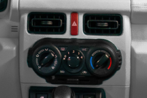 Front AC Controls of Suzuki Jimny Art Edition